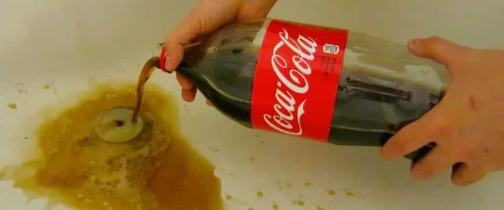 É Possível Desentupir com Coca Cola?